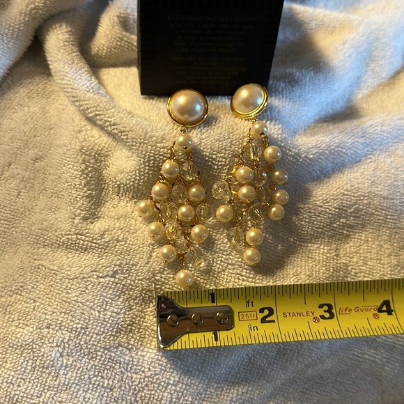 Avon Vintage 1993 Elegant Shower Pierced Earrings Pearlesque Goldtone - Picture 4 of 5